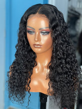 Carregar imagem no visualizador da galeria, Peruca Lace Humana cacheada 50cm 13x4 HD - Melissa