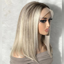 Carregar imagem no visualizador da galeria, Lace Front Humana Lisa Loira 40cm - Modelo Lolita