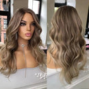 Lace Front Humana ondulada loira com mechas 65cm 13x4 HD - Brenda