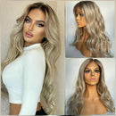Lace front Humana Loiro ondulado 70cm 13x4 HD - Karen