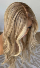 Carregar imagem no visualizador da galeria, Lace Front Humana loira Ondulada 65cm 13x4 HD -Tamires
