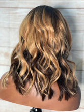 Carregar imagem no visualizador da galeria, Lace Front Humana Ondulada 40cm 13x4 HD - Ariana
